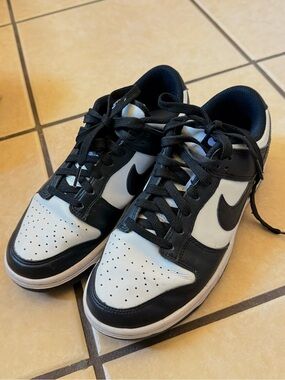 Nike Men’s/womens Black/White Low-Top Sneakers